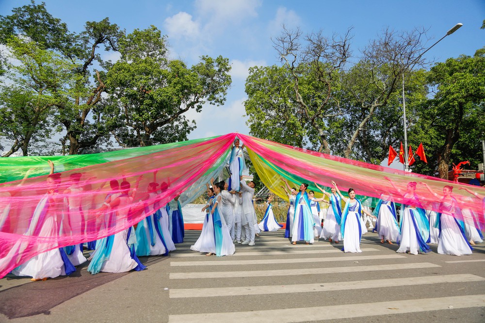 Hơn 1.500 người tham gia diễu hành tại Carnaval mùa thu Hà Nội - Ảnh 6.