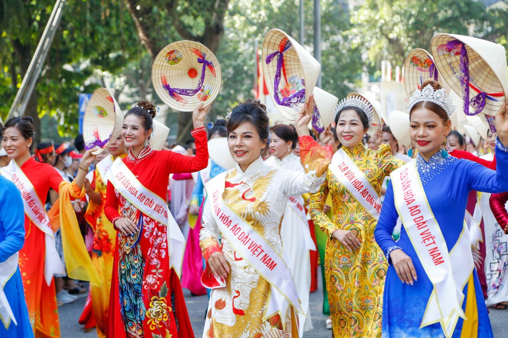 Hơn 1.500 người tham gia diễu hành tại Carnaval mùa thu Hà Nội - Ảnh 12.