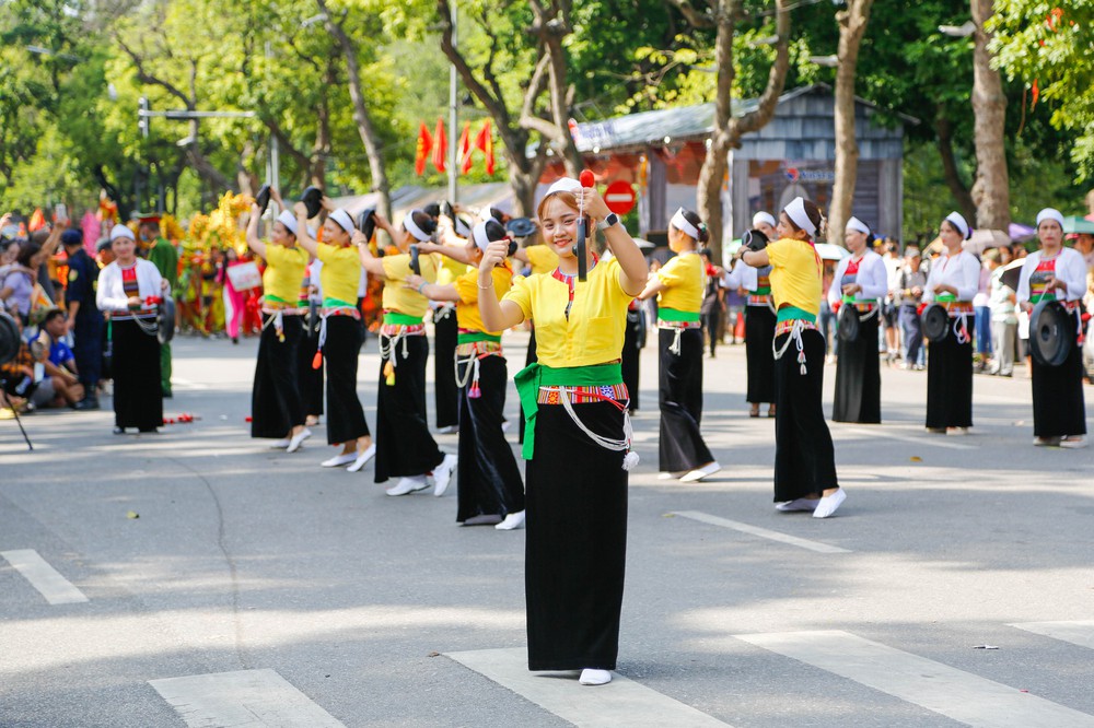 Hơn 1.500 người tham gia diễu hành tại Carnaval mùa thu Hà Nội - Ảnh 16.