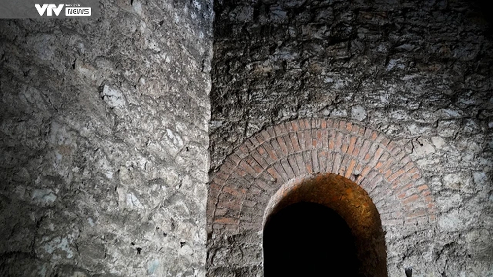 Cận cảnh đường ống dẫn nước 129 tuổi bên trong Tháp nước Hàng Đậu - Ảnh 8.