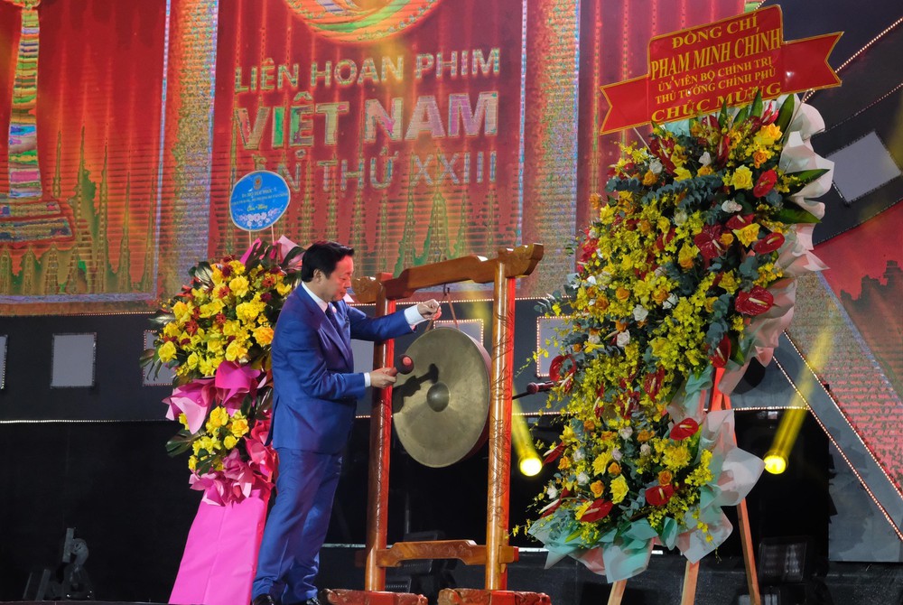Khai mạc LHP Việt Nam 2023: Những dấu ấn đặc biệt, nghệ sĩ nô nức hội tụ - Ảnh 3.