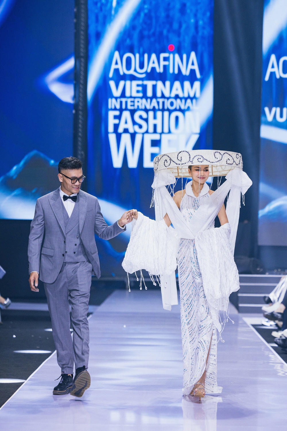 Thanh Hằng tỏa sáng với thiết kế của Vũ Việt Hà, mở màn Tuần lễ Thời trang Quốc tế Việt Nam Thu Đông 2023 - Ảnh 16.