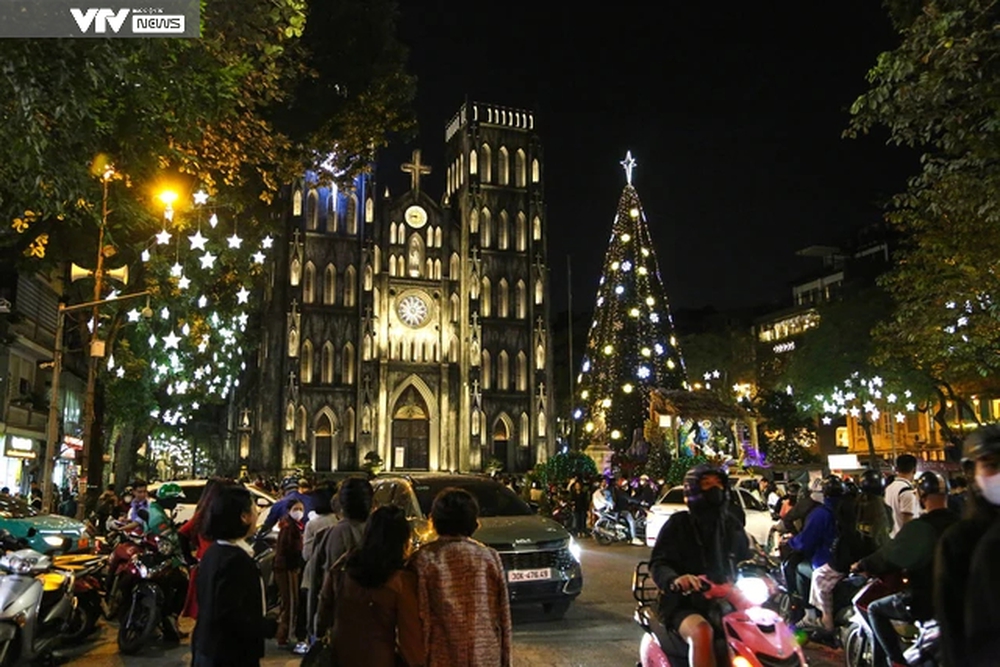 Hà Nội: Các nhà thờ trang hoàng lung linh, lộng lẫy chào đón Giáng sinh 2023 - Ảnh 1.