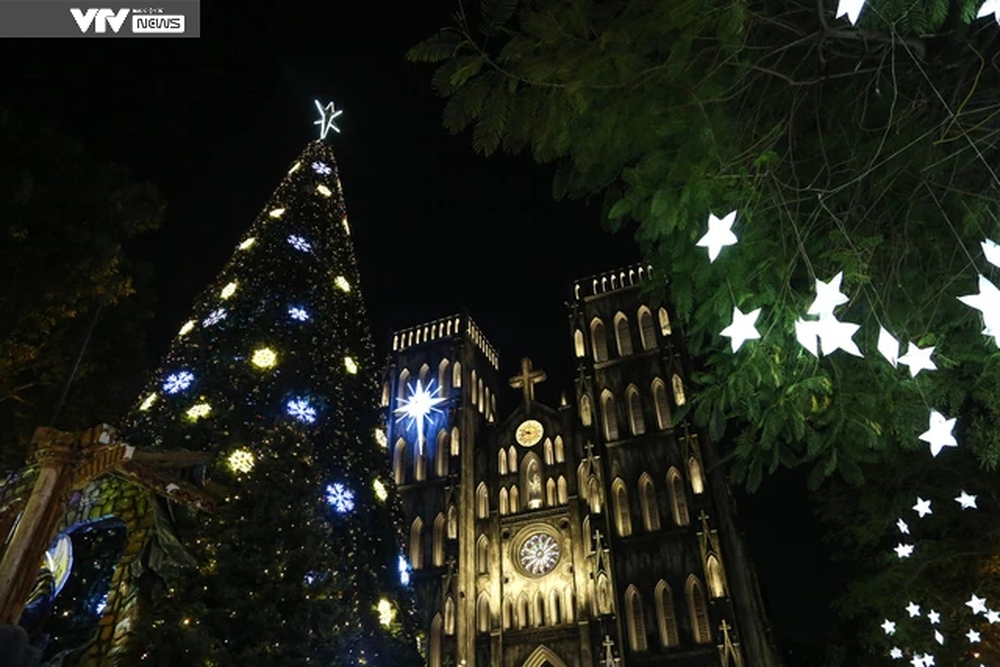 Hà Nội: Các nhà thờ trang hoàng lung linh, lộng lẫy chào đón Giáng sinh 2023 - Ảnh 2.
