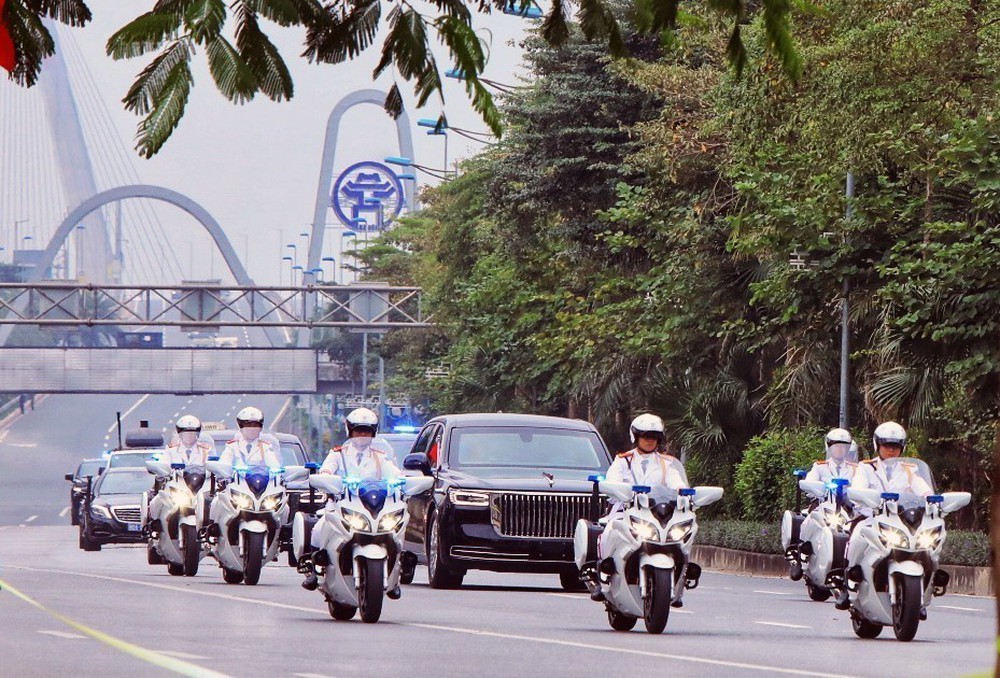 Đoàn xe chở Tổng Bí thư, Chủ tịch nước Trung Quốc Tập Cận Bình trên đường phố Hà Nội - Ảnh 5.