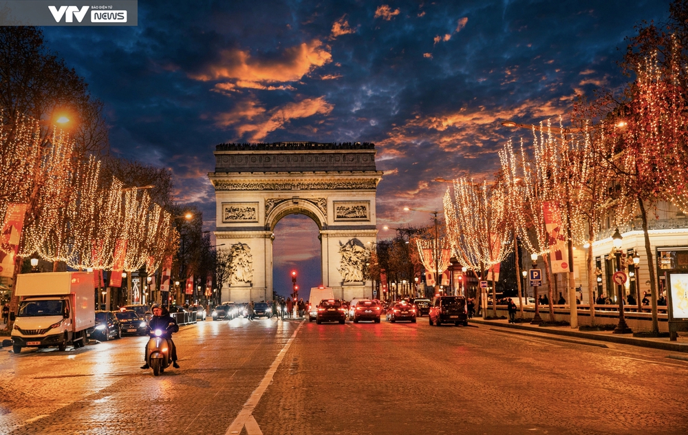 Sôi động mùa Giáng sinh Paris 2023 - Ảnh 3.
