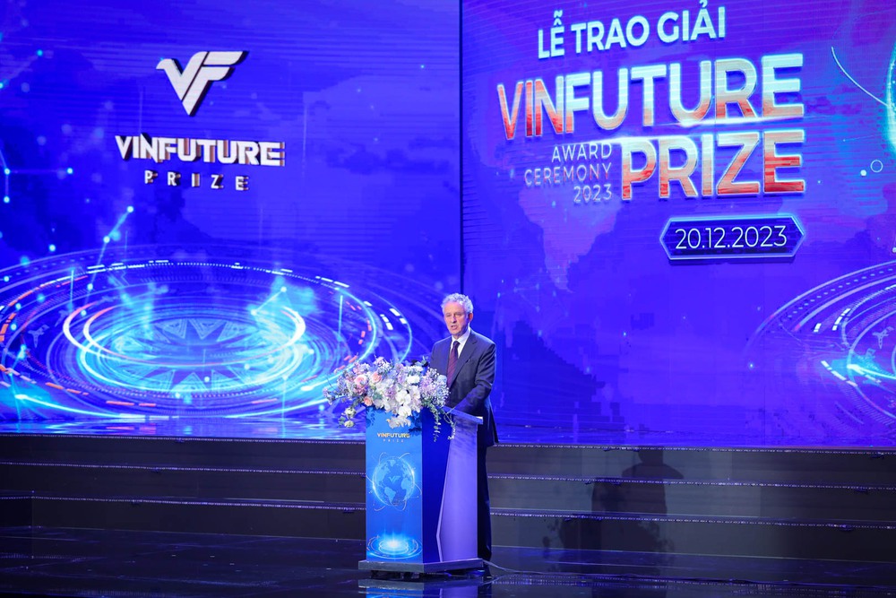 Công trình về pin mặt trời và pin lithium-ion giành giải thưởng 3 triệu USD của VinFuture 2023 - Ảnh 12.