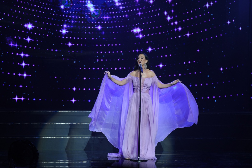 Katy Perry chinh phục khán giả Việt bằng loạt hit ở lễ trao giải VinFuture - Ảnh 1.