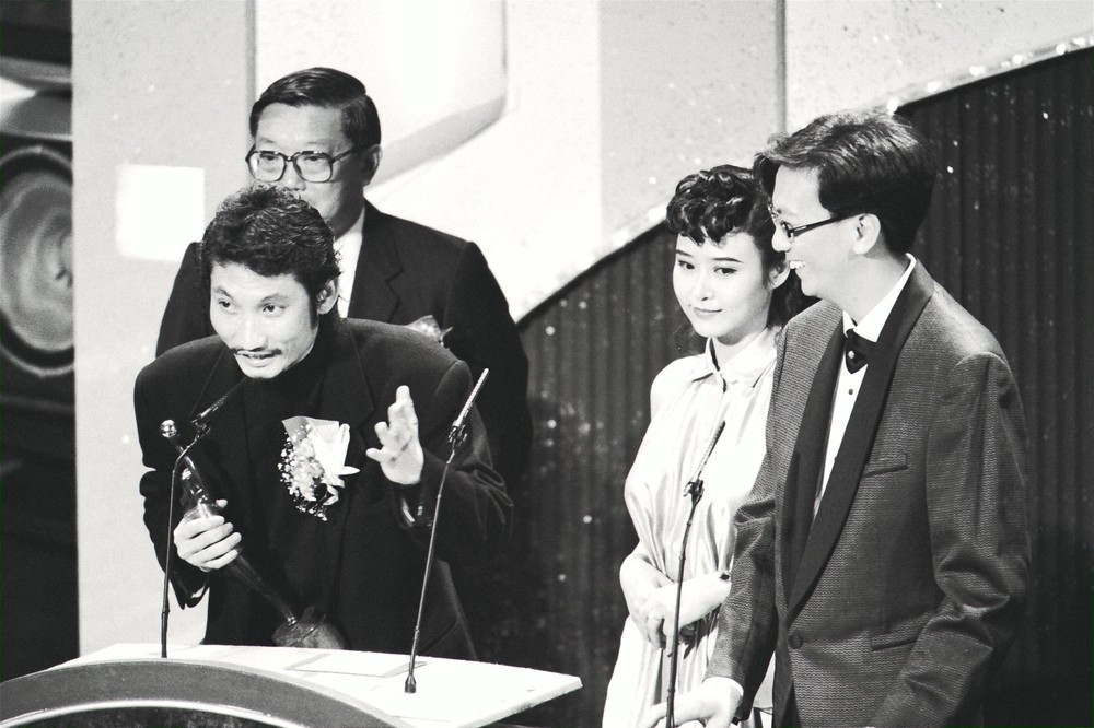 Sự trỗi dậy của Lý Liên Kiệt, danh tiếng của Vương Gia Vệ và thời kỳ hoàng kim cuối cùng của điện ảnh Hong Kong những năm 1990 - Ảnh 2.
