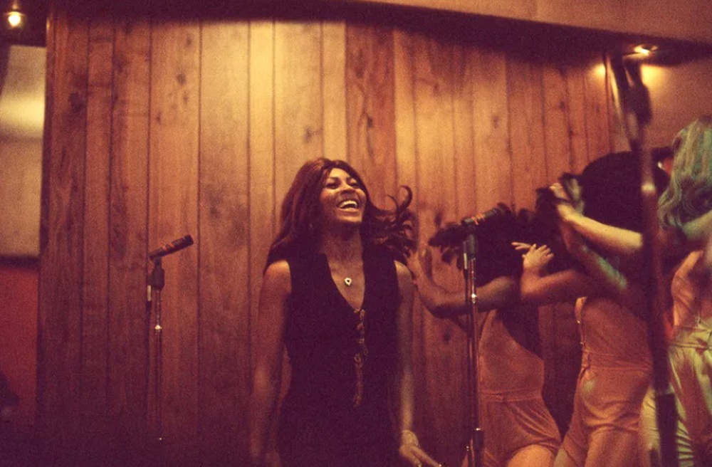 Cuộc đời của Nữ hoàng Rock & Roll Tina Turner qua những bức ảnh - Ảnh 2.
