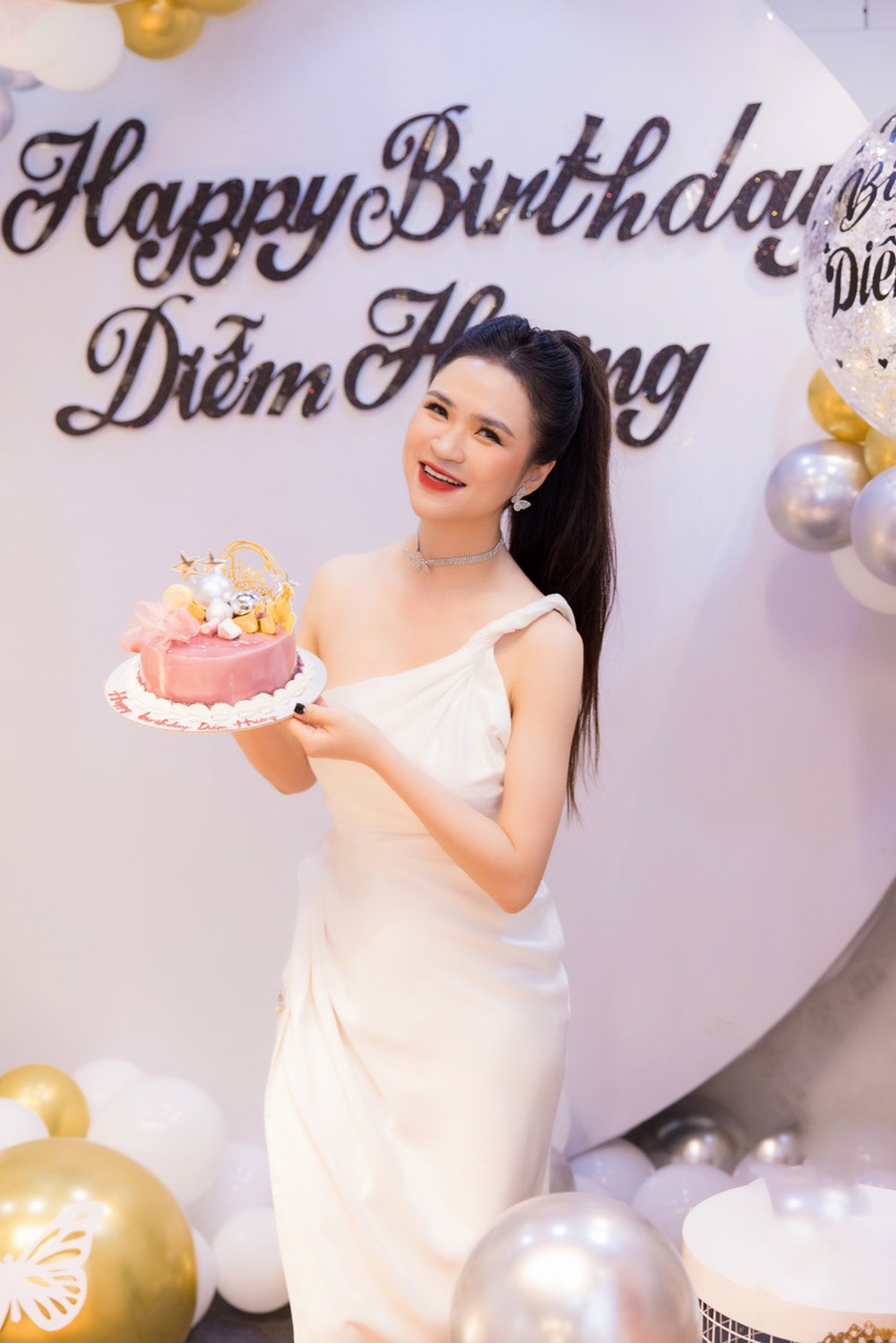 Hoa hậu Trang sức Việt Nam Trần Thị Diễm Hương đẹp rạng ngời trong ngày sinh nhật   - Ảnh 2.