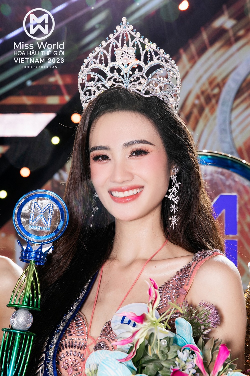 BTC trả lời nghi vấn Huỳnh Trần Ý Nhi đăng quang Miss World Vietnam nhờ lợi thế sân nhà - Ảnh 2.
