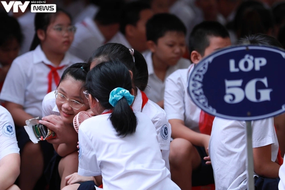Hà Nội: Lễ khai giảng giản dị, trang nghiêm tại một trường tiểu học - Ảnh 4.