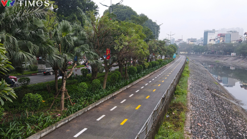 Cận cảnh làn đường đầu tiên dành riêng cho xe đạp mới ra mắt tại Hà Nội - Ảnh 9.