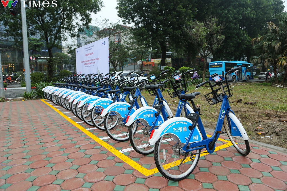 Cận cảnh làn đường đầu tiên dành riêng cho xe đạp mới ra mắt tại Hà Nội - Ảnh 5.