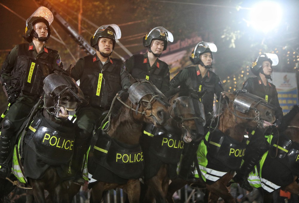 Cảnh sát cơ động kỵ binh trình diễn nhân kỷ niệm 140 năm Khởi nghĩa Yên Thế - Ảnh 4.