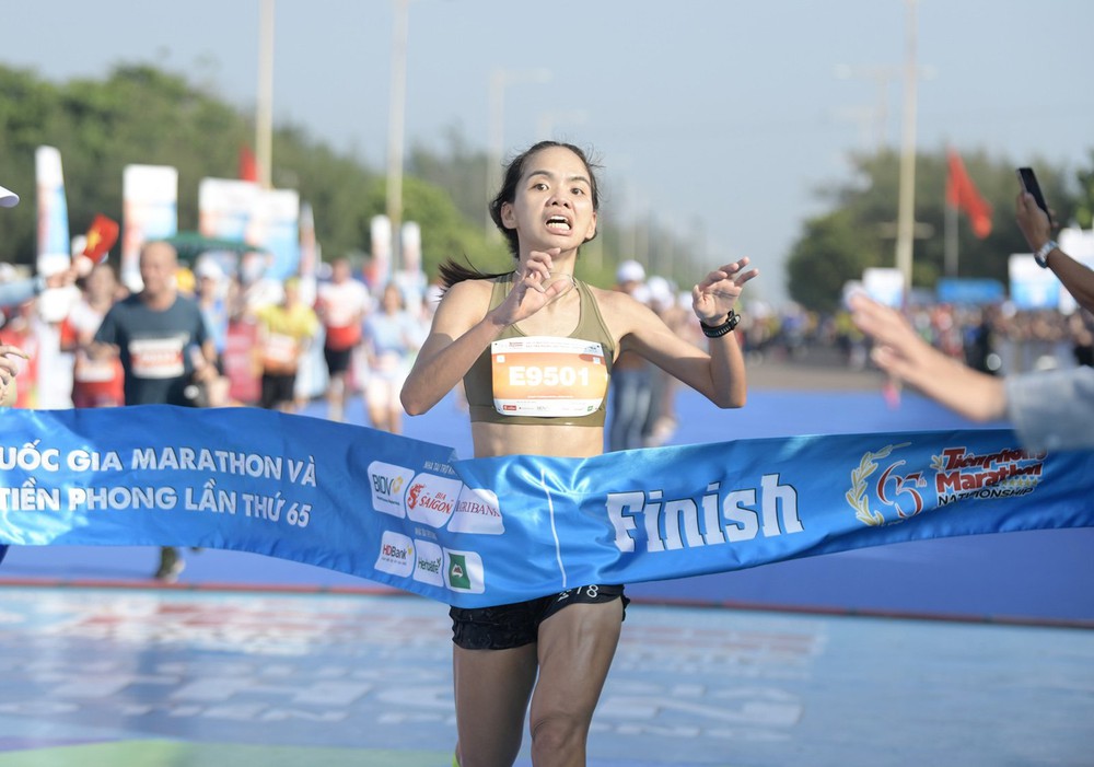 Hoàng Nguyên Thanh, Ngọc Hoa vô địch Tiền Phong Marathon 2024 - Ảnh 3.