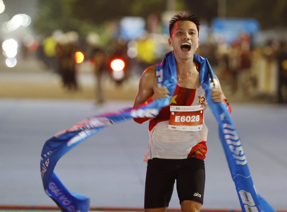Hoàng Nguyên Thanh, Ngọc Hoa vô địch Tiền Phong Marathon 2024 - Ảnh 2.