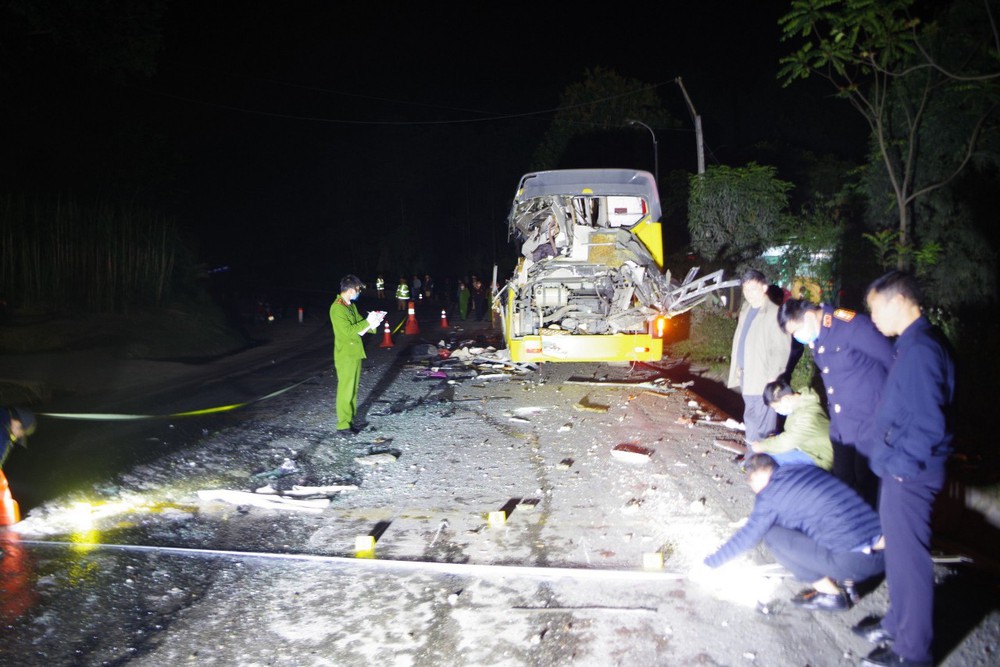 Hiện trường kinh hoàng vụ tai nạn giao thông tại Tuyên Quang làm 5 người tử vong - Ảnh 1.