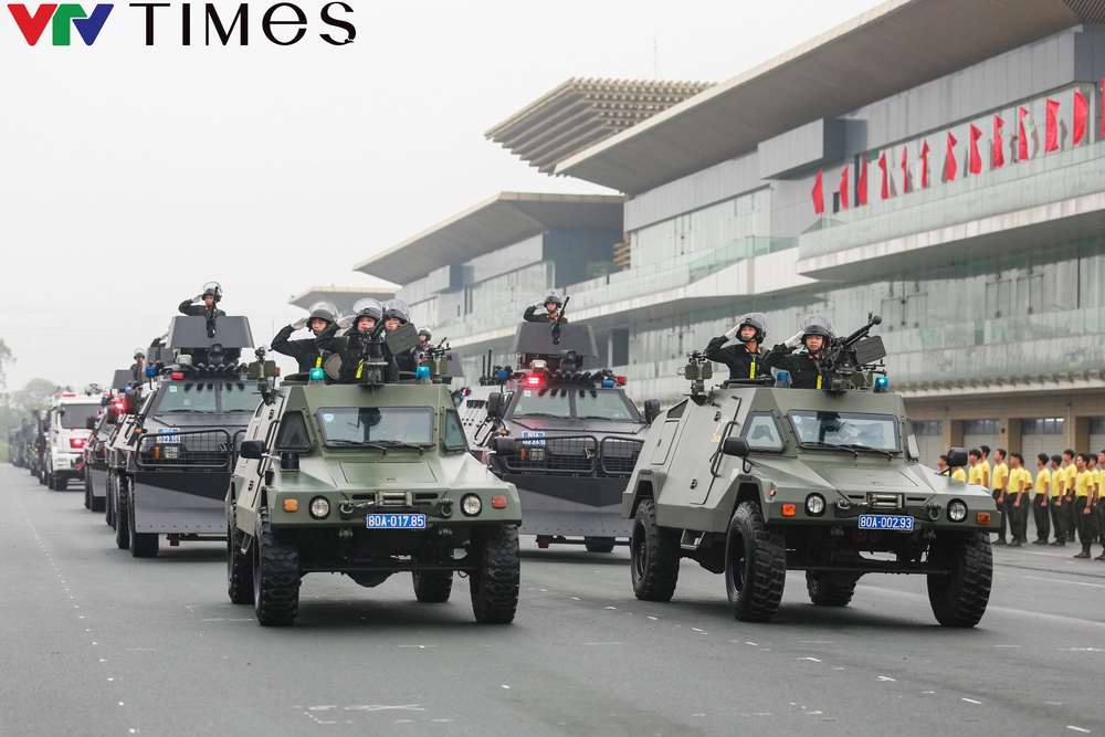 Hơn 100 xe đặc chủng của lực lượng Cảnh sát cơ động phô diễn sức mạnh - Ảnh 4.