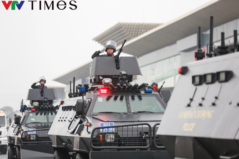 Hơn 100 xe đặc chủng của lực lượng Cảnh sát cơ động phô diễn sức mạnh - Ảnh 3.