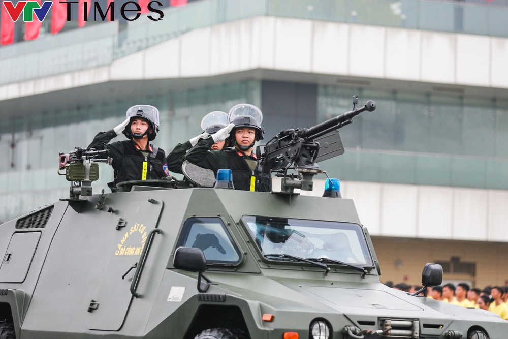 Hơn 100 xe đặc chủng của lực lượng Cảnh sát cơ động phô diễn sức mạnh - Ảnh 5.