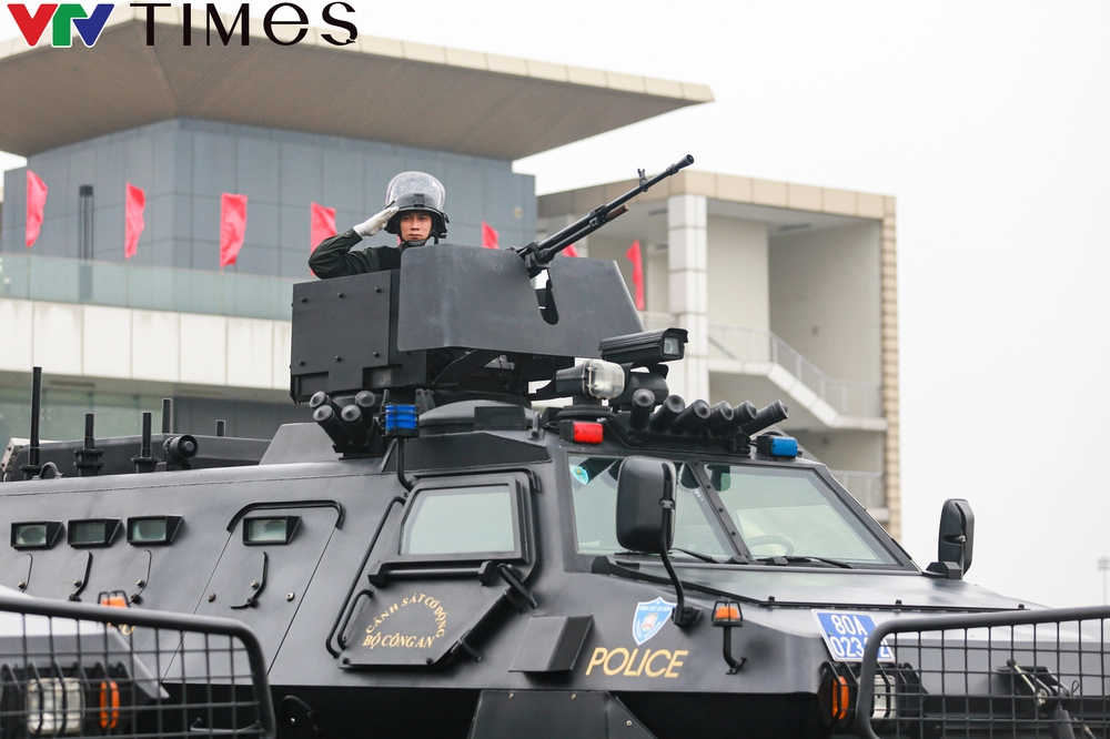 Hơn 100 xe đặc chủng của lực lượng Cảnh sát cơ động phô diễn sức mạnh - Ảnh 8.