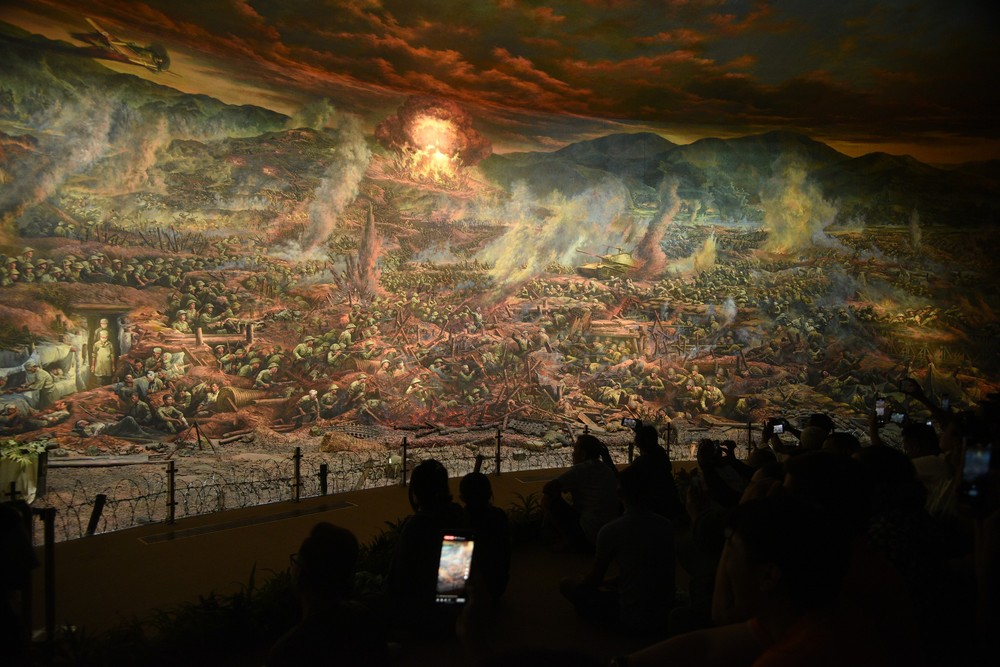 Chiêm ngưỡng bức tranh panorama tái hiện về Chiến thắng Điện Biên Phủ - Ảnh 4.