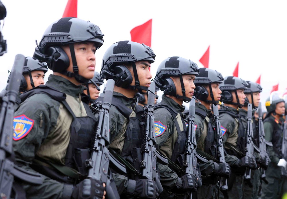 Tổng duyệt diễu binh chuẩn bị cho Lễ kỷ niệm 50 năm lực lượng Cảnh sát cơ động - Ảnh 7.