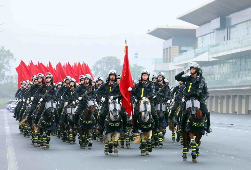 Tổng duyệt diễu binh chuẩn bị cho Lễ kỷ niệm 50 năm lực lượng Cảnh sát cơ động - Ảnh 11.
