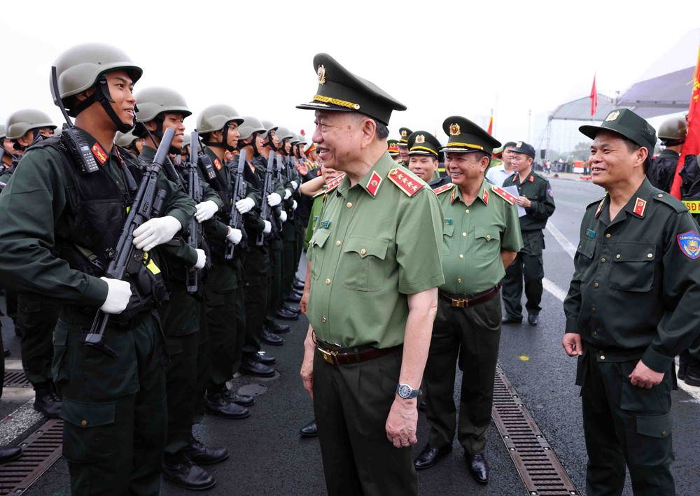 Tổng duyệt diễu binh chuẩn bị cho Lễ kỷ niệm 50 năm lực lượng Cảnh sát cơ động - Ảnh 3.