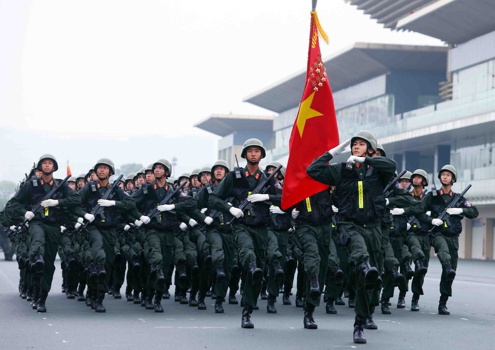 Tổng duyệt diễu binh chuẩn bị cho Lễ kỷ niệm 50 năm lực lượng Cảnh sát cơ động - Ảnh 9.