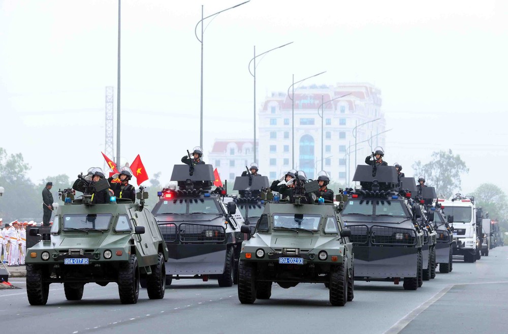 Tổng duyệt diễu binh chuẩn bị cho Lễ kỷ niệm 50 năm lực lượng Cảnh sát cơ động - Ảnh 13.