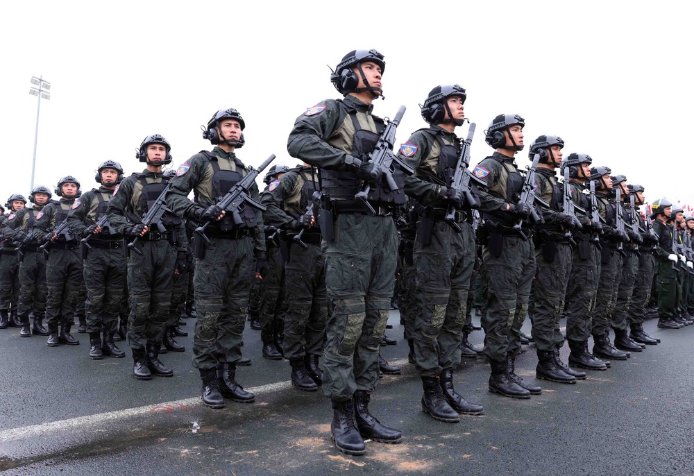 Tổng duyệt diễu binh chuẩn bị cho Lễ kỷ niệm 50 năm lực lượng Cảnh sát cơ động - Ảnh 8.