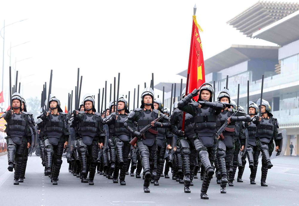 Tổng duyệt diễu binh chuẩn bị cho Lễ kỷ niệm 50 năm lực lượng Cảnh sát cơ động - Ảnh 10.