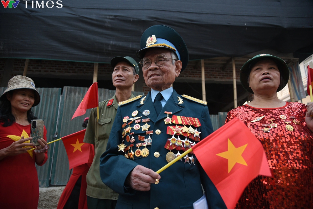 Người dân Điện Biên nô nức đến xem tổng duyệt Lễ kỷ niệm 70 năm Chiến thắng Điện Biên Phủ - Ảnh 5.