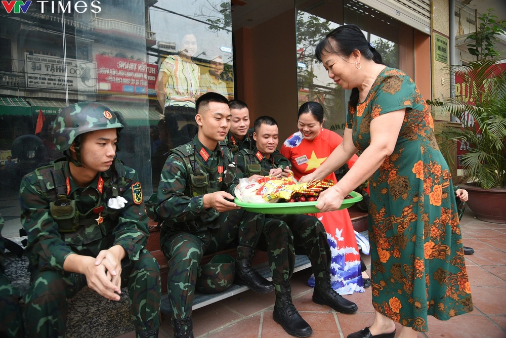 Người dân Điện Biên nô nức đến xem tổng duyệt Lễ kỷ niệm 70 năm Chiến thắng Điện Biên Phủ - Ảnh 8.