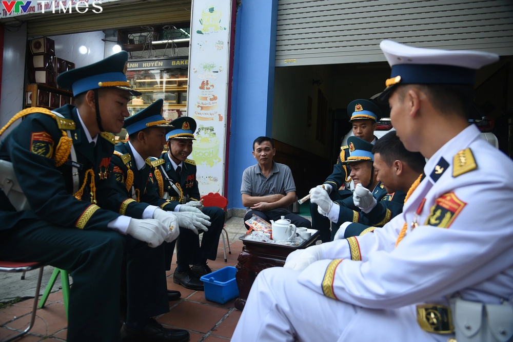 Người dân Điện Biên nô nức đến xem tổng duyệt Lễ kỷ niệm 70 năm Chiến thắng Điện Biên Phủ - Ảnh 12.