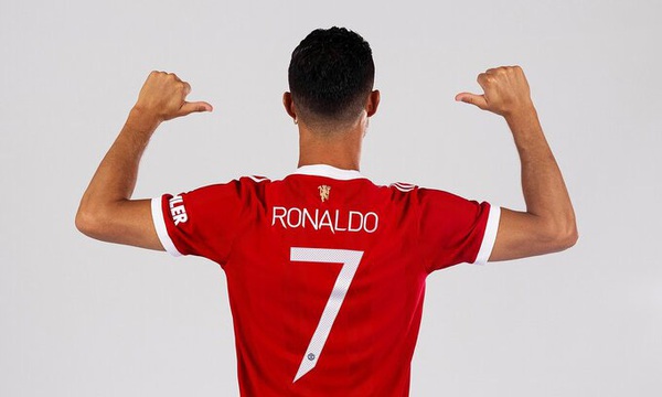 Chào mừng đến với hình ảnh của Ronaldo khi cầu thủ này trở lại đội bóng Manchester United với chiếc áo số 7 đầy huyền thoại. Cùng xem những khoảnh khắc không thể bỏ lỡ của anh chàng này trong màu áo quán quân nước Anh!