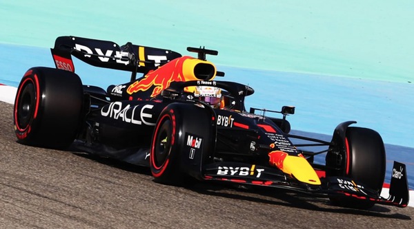 Max Verstappen starts first at GP Bahrain