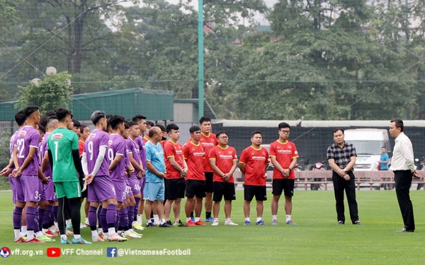 Acting VFF President Tran Quoc Tuan met and encouraged Vietnam U23 team