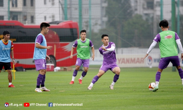 U23 Vietnam moves to Phu Tho, prepares to play friendly against U20 Korea