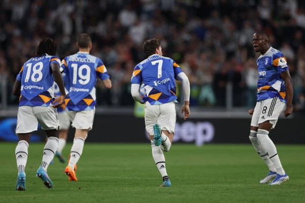 Vlahovic scored, Juventus escaped in the last minute