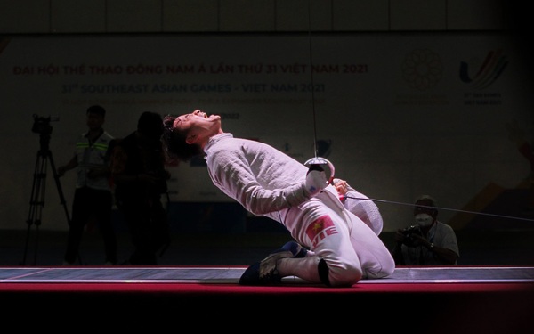 Winning to convince his Thai opponent, Vu Thanh An won the gold medal for personal slashing