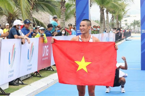 Pham Tien San won the gold medal in the history of the triathlon