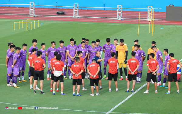 U23 Vietnam entered the first training session at Viet Tri