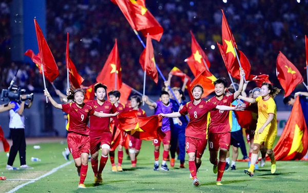 Prime Minister Pham Minh Chinh congratulates Vietnam women’s football team