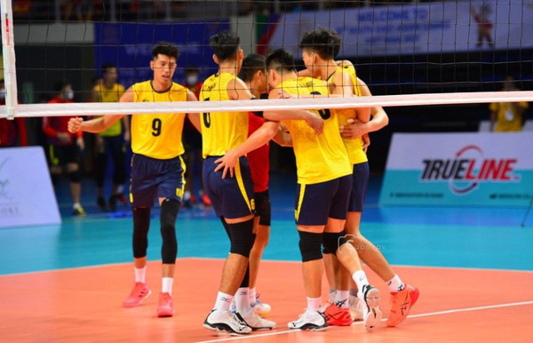 Losing to Indonesia, the Vietnamese men’s volleyball team “missed” the golden dream of the SEA Games