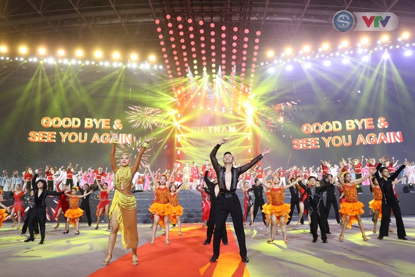 PHOTO |  The closing ceremony of the 31st SEA Games is filled with music and cultural colors