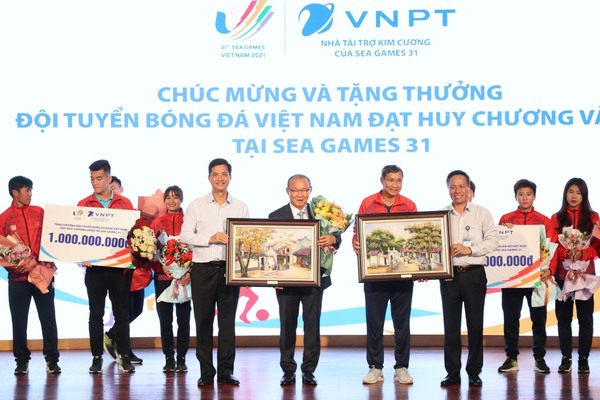 VNPT offers “hot” VND 2 billion for the U23 men’s football team and the Vietnamese women’s soccer team